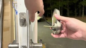 Read more about the article Installing Kwikset Halo keypad deadbolt