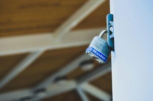 Read more about the article Smart Locks vs. Traditional Locks: What’s Best for Blaine Homes?