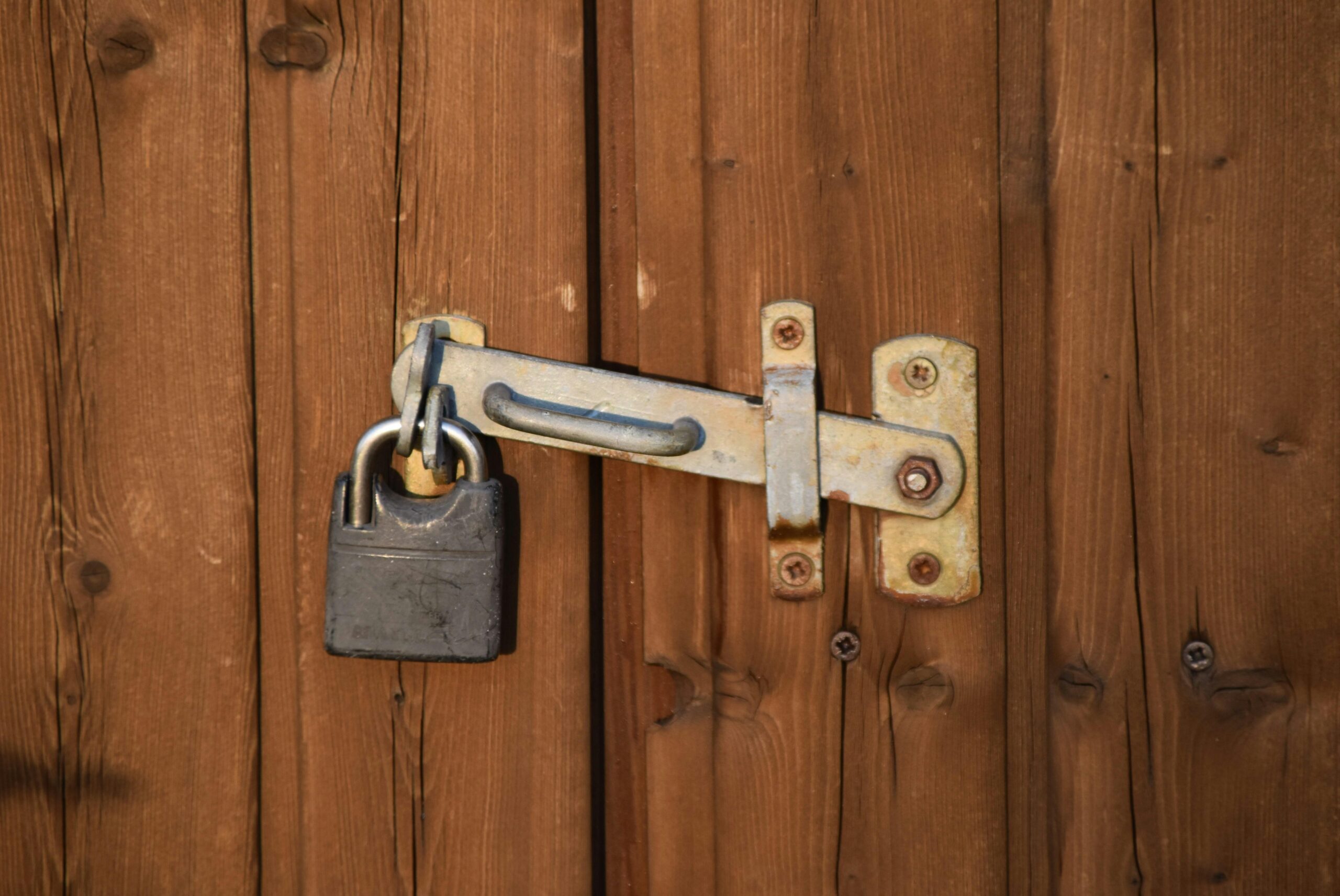 Read more about the article Why Locksmith Services Are Essential for New Homeowners