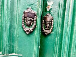 Read more about the article Door Locksmith Near Me – Emeralds Locksmith Repairs and Replaces