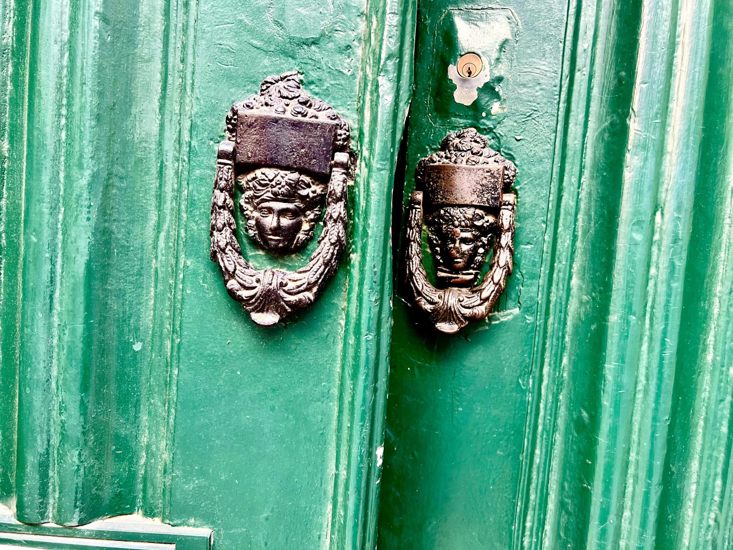 You are currently viewing Door Locksmith Near Me – Emeralds Locksmith Repairs and Replaces