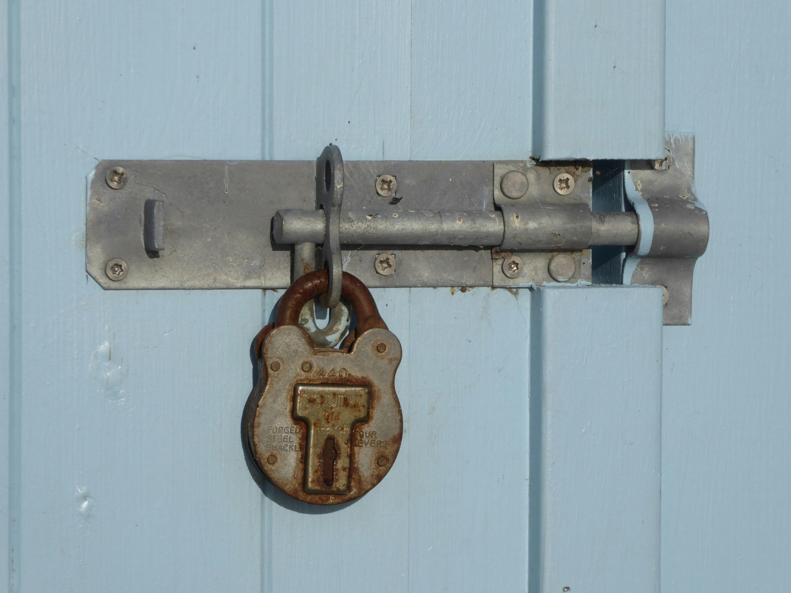 You are currently viewing Key Replacement Near Me – Emeralds Locksmith Delivers Same Day