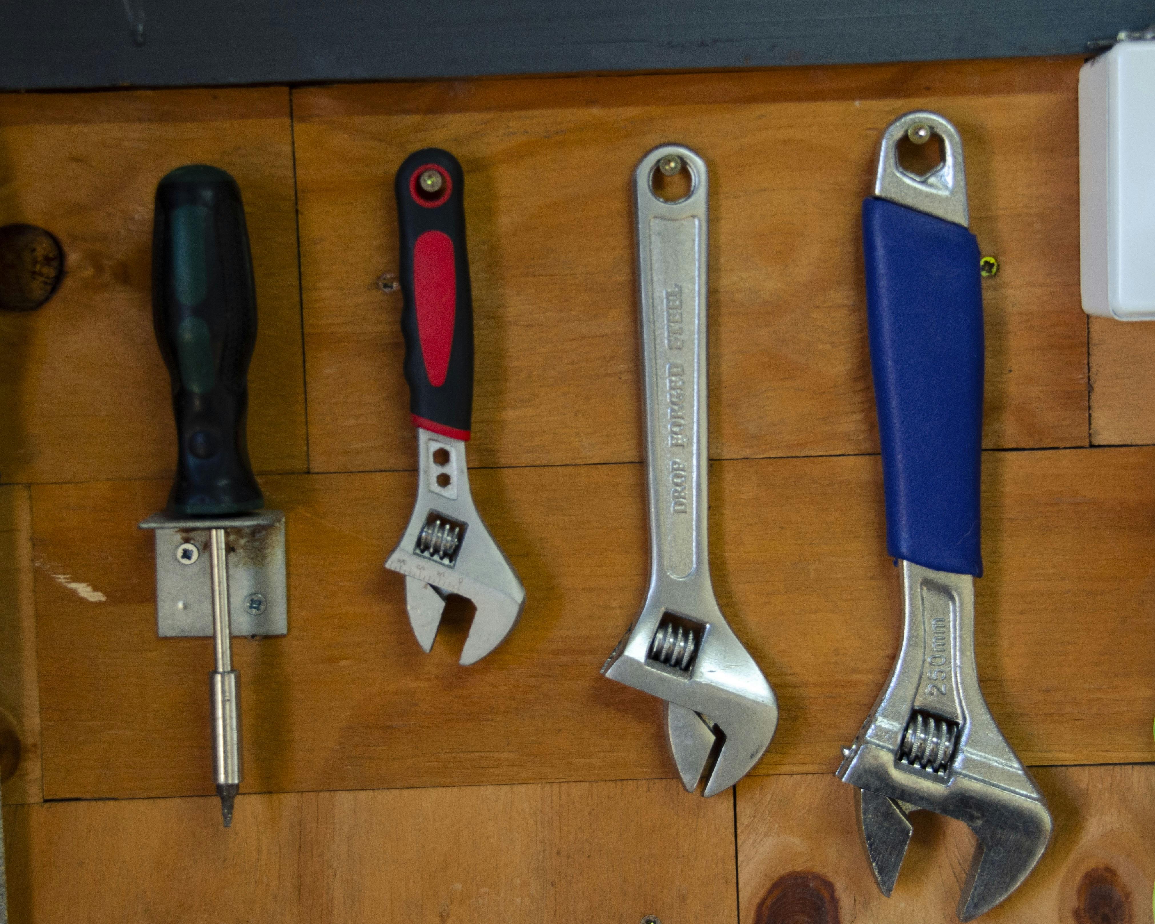 Comparing Tools and Techniques Used by Emergency and General Locksmiths
