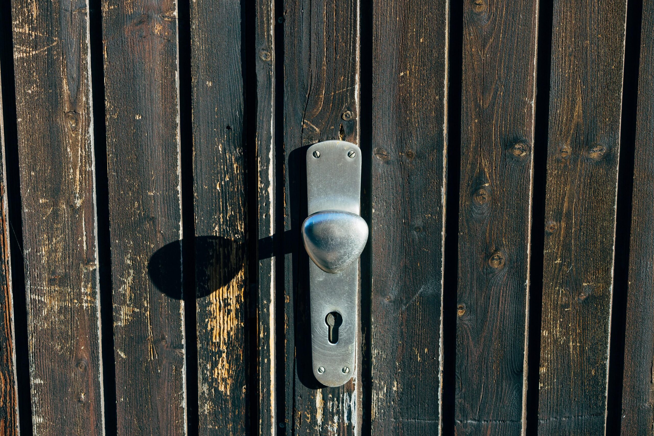 You are currently viewing Patio Door Locksmith Near Me – Emeralds Locksmith at Your Service