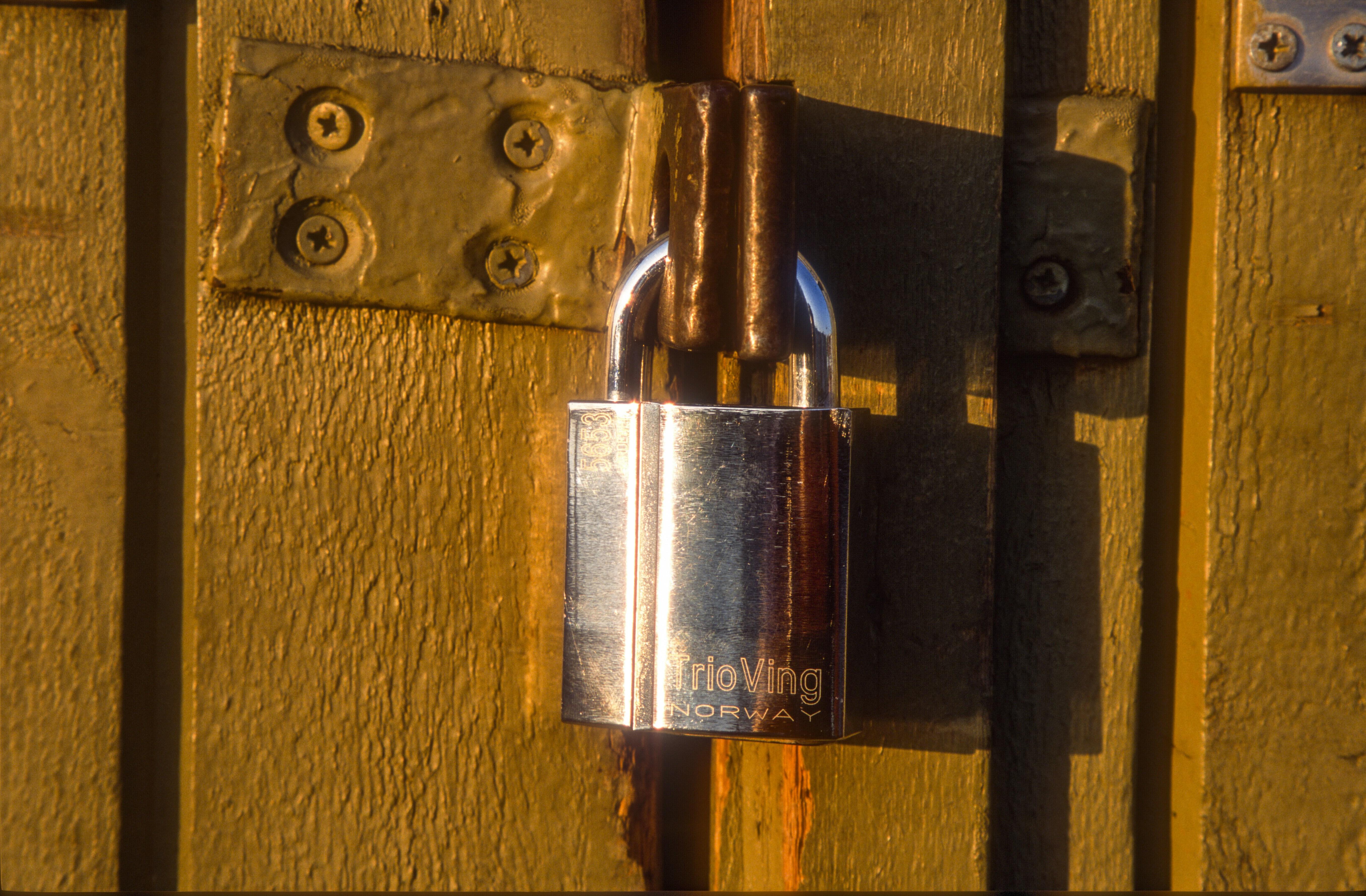 Tips for Choosing the Right Auto Locksmith in Your Area