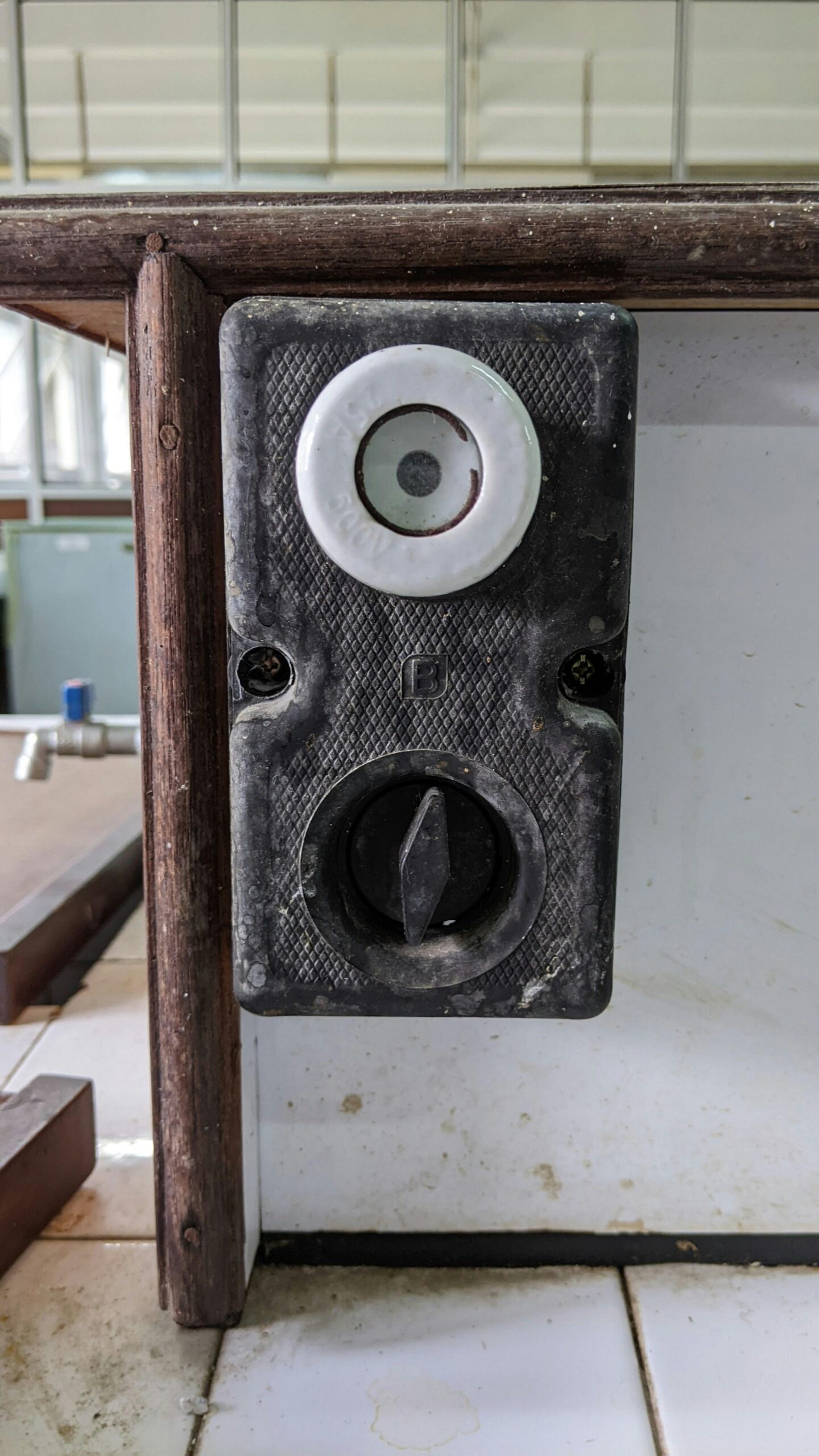 You are currently viewing Deadbolt Installation Near Me? Call Emeralds Locksmith for Fast Help
