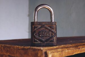 Read more about the article Can a Deadbolt Stop a Break-In? Emeralds Locksmith Explains