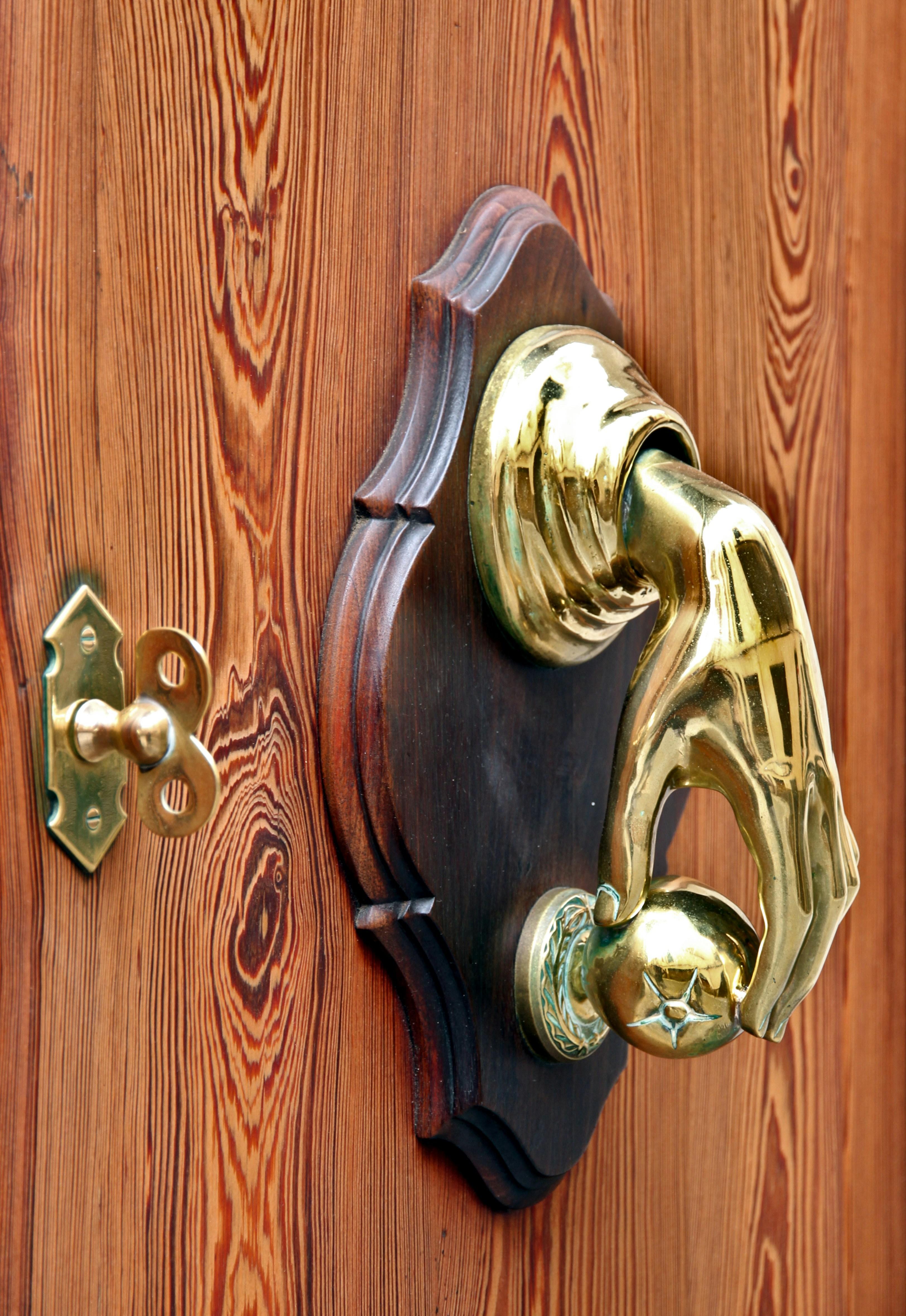 Why Emeralds Locksmith is Trusted for Emergency Lockout Services