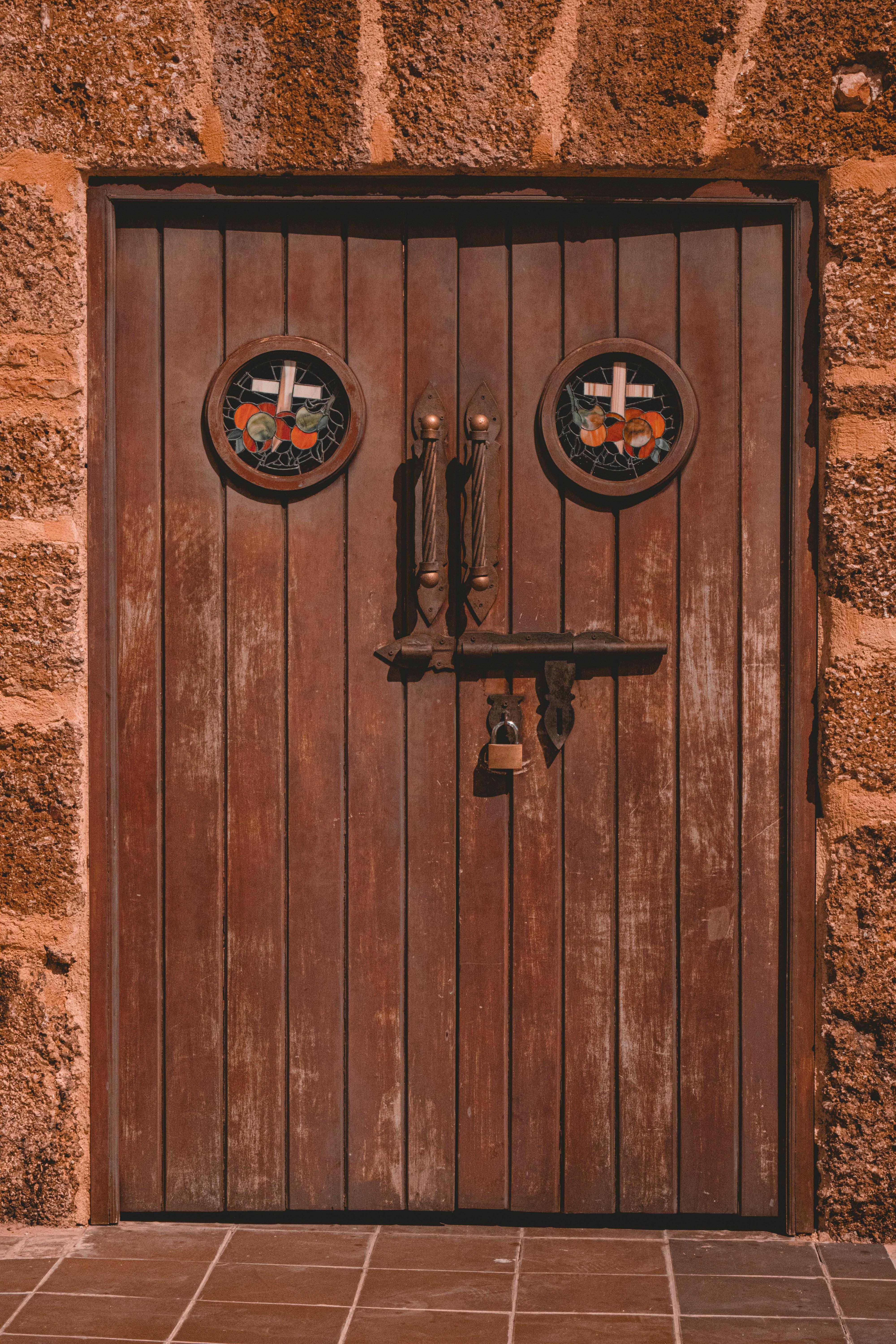 Choosing the Right Locksmith for Reliable Home Entry Protection