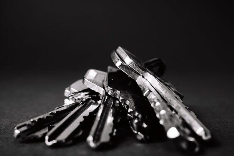 Locksmith Near Me – Trusted Help by Emeralds Locksmith